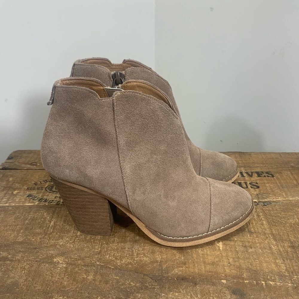 Susina Women’s Size 4 Blakely Tan Suede Ankle Boots / Booties